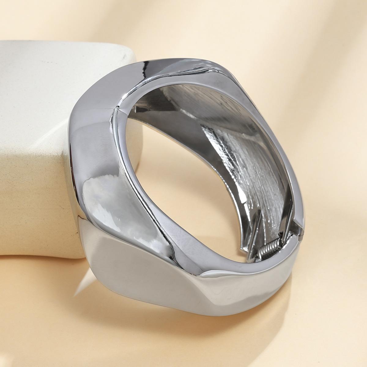 

New ins Wind Irregular Exaggerated Section Alloy Bracelet Wide Edition Bracelet Design Feeling Hand