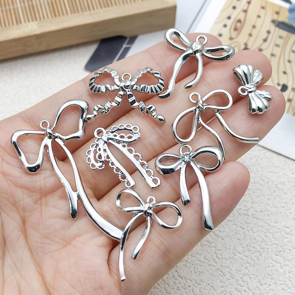 Hängender Vergoldeter Farbechthaltender Diy Schleife Hohl Anhänger Anhänger, Legierung Halskette, Armband, Ohrringe, Handgefertigter Schmuckzubehör
