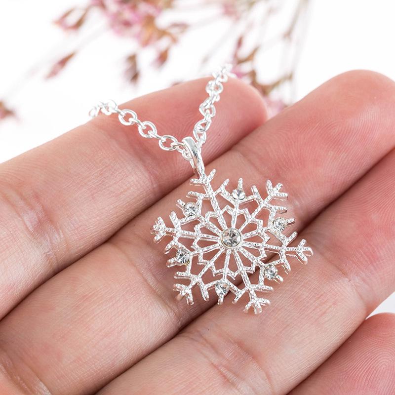 Korean Snowflake Rhinestone Necklace - Silver-Plated Short Pendant Chain, Perfect Christmas Gift