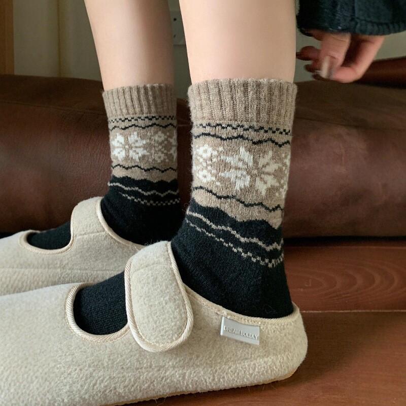 Autumn And Winter New Warm And Skin-Friendly Medium Tube Socks Merad Color Fair Island Cashmere Stacking Socks Retro Versatile Calf Socks