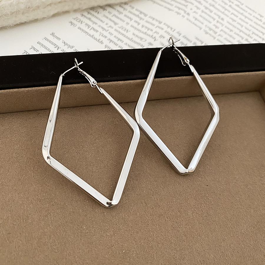 European and American simple rhombus hollow earrings light luxury earrings personalized earrings