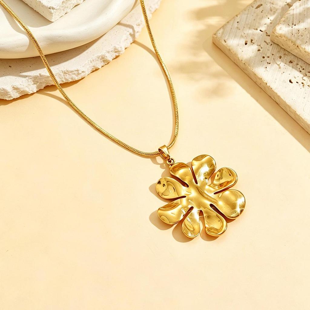18K Gold Stainless Steel Floral Pendant Necklace for Women