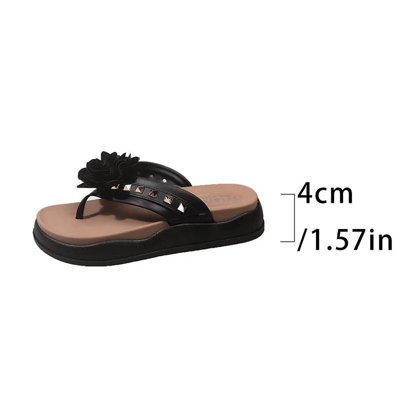 Fashion Flower Decor Flat Heels Sandals for Women Rivet Thick Sole Chunky Platform Slippers 2025 Summer Comfort Non Slip Flip Flops