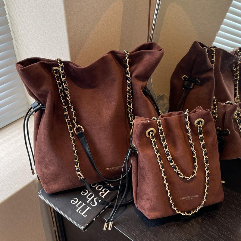 IELGY Ladies Bucket Bag Crossbody Large Capacity Chain Simple Casual Commuter Bag