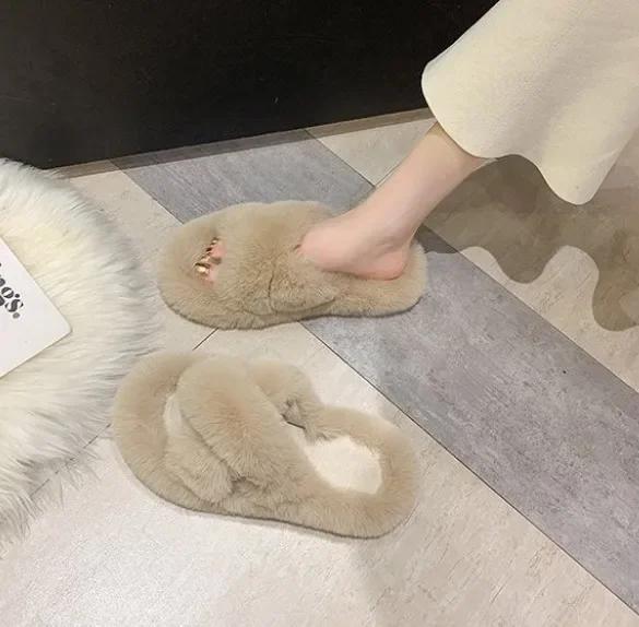 Fashion Fashion One Word Thick Fur Slippers Double Fur Slippers Casual Home Cotton Shoes for Women Flat Plush Cross Straps Slippers2024