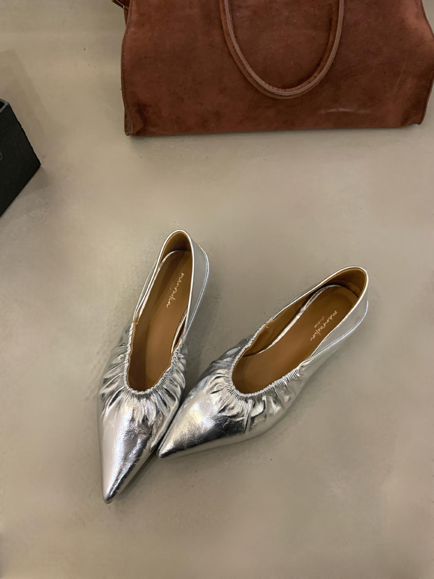 

2025 new pleated pointed temperament single shoes women s flat grandma shoes lazy style soft leather casual daily shoes 39 серебряный