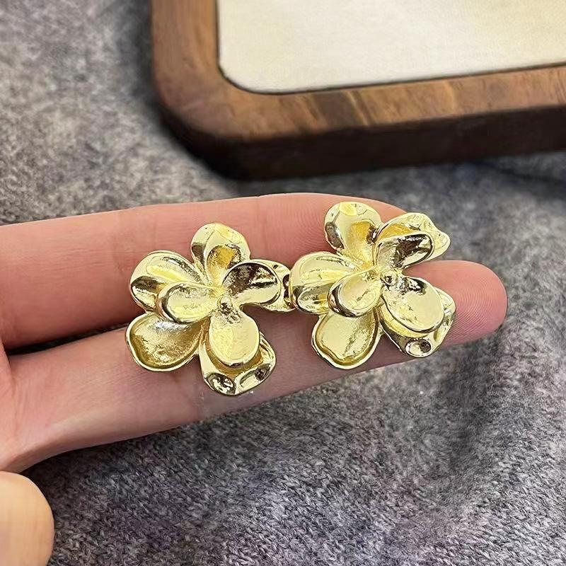 Gold Color Metal Flower Earrings for Women Multi-layers Petals Bohemian Blooming Flowers Earring Simple Design