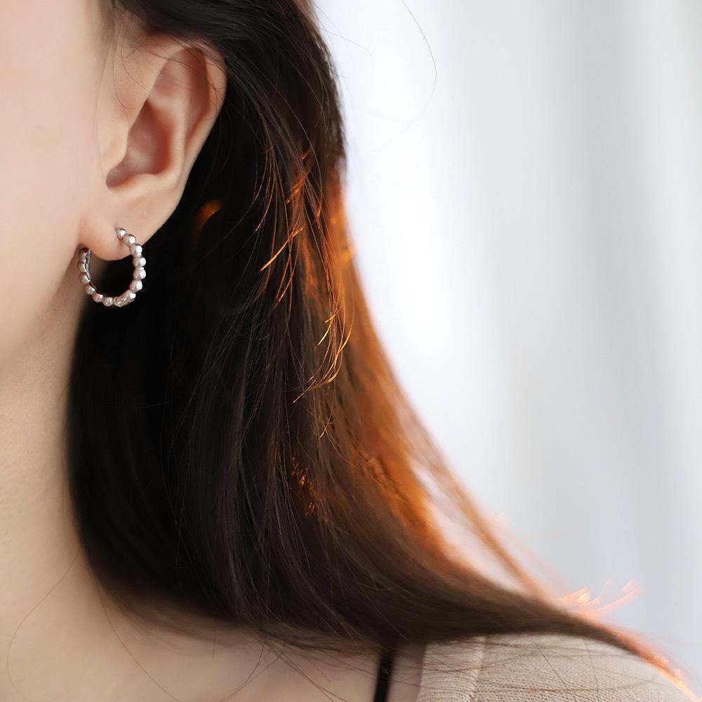 French Retro INS Style Commuting Earrings: Gold & Silver Titanium Steel with Small Round Beads