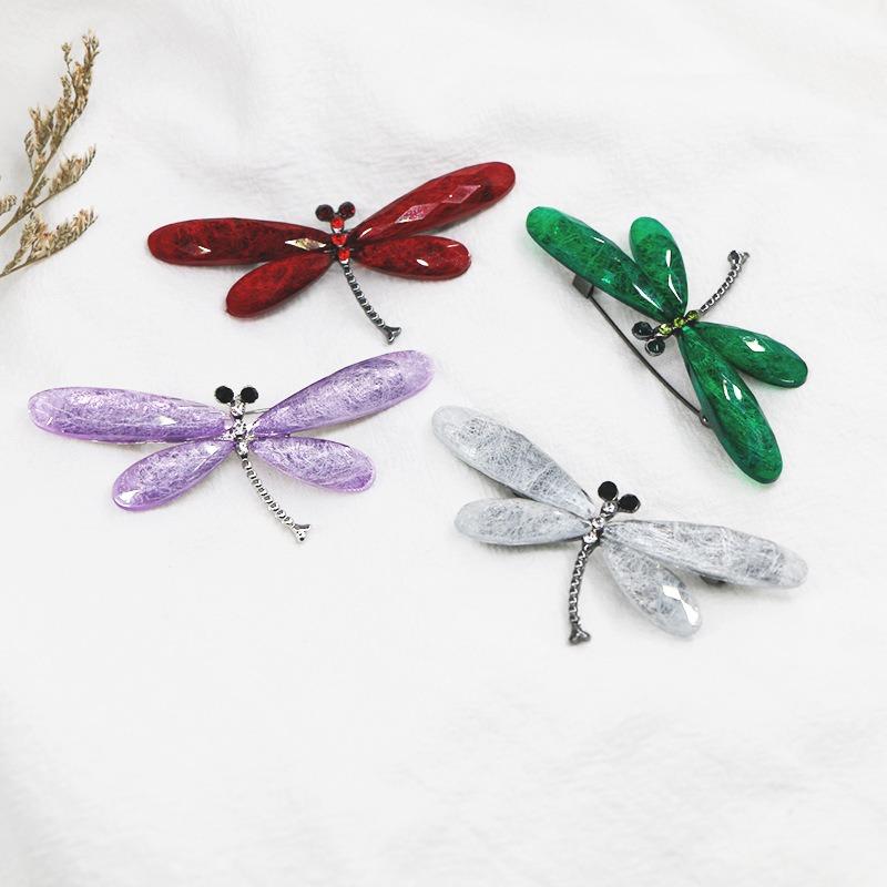 Sweet Temperament Colorful Dragonfly Brooches Pins for Women Men High-end Shiny Rhinestone Corsage Jewelry Gift Does Not Fade