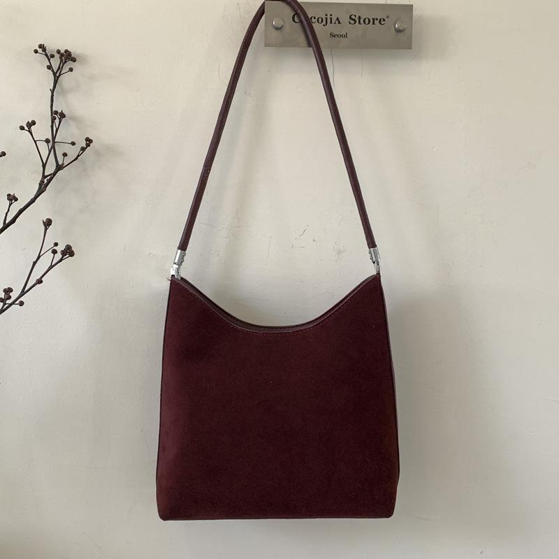 Retro, Fashionable and Casual Tote Bag, A Stylish and Trendy Large-capacity Commuter Single-shoulder Bag for Autumn