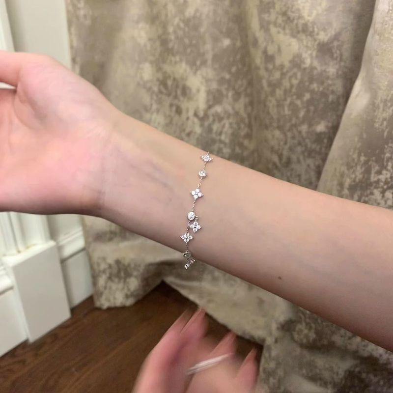 

Супер Вспышка Клевер Циркон Браслет Девушки Легкая Роскошь Меньшинство Фантазийный Изысканный Грация 2025 Новинка Двойной Браслет Silver