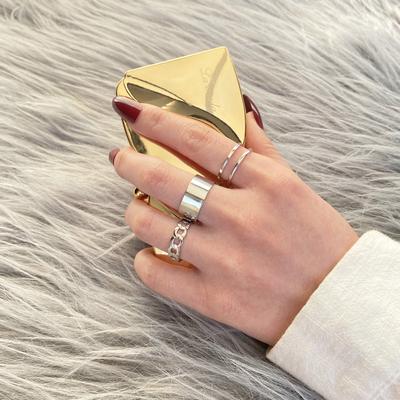 Conjunto de anillos simples neutros con temperamento fresco Terroir Punk Hip Hop de moda