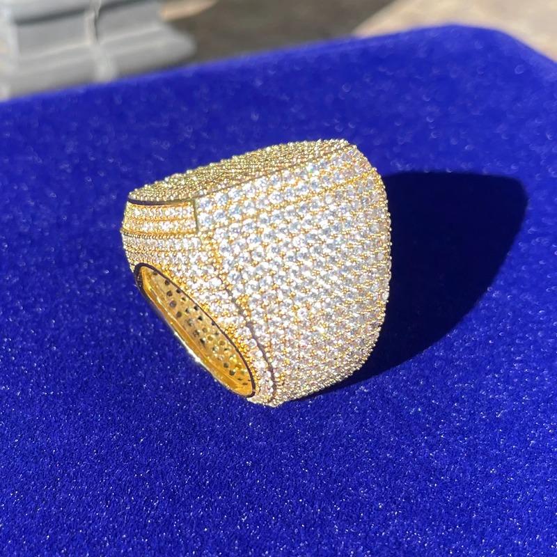 Anillo de Moda para Hombre Color Dorado para Fiesta Boda Full Bling Iced Out Cristales Cúbicos Micro Pavimentados con Circonita Cúbica Lujo Hip Hop Anillos Joyería