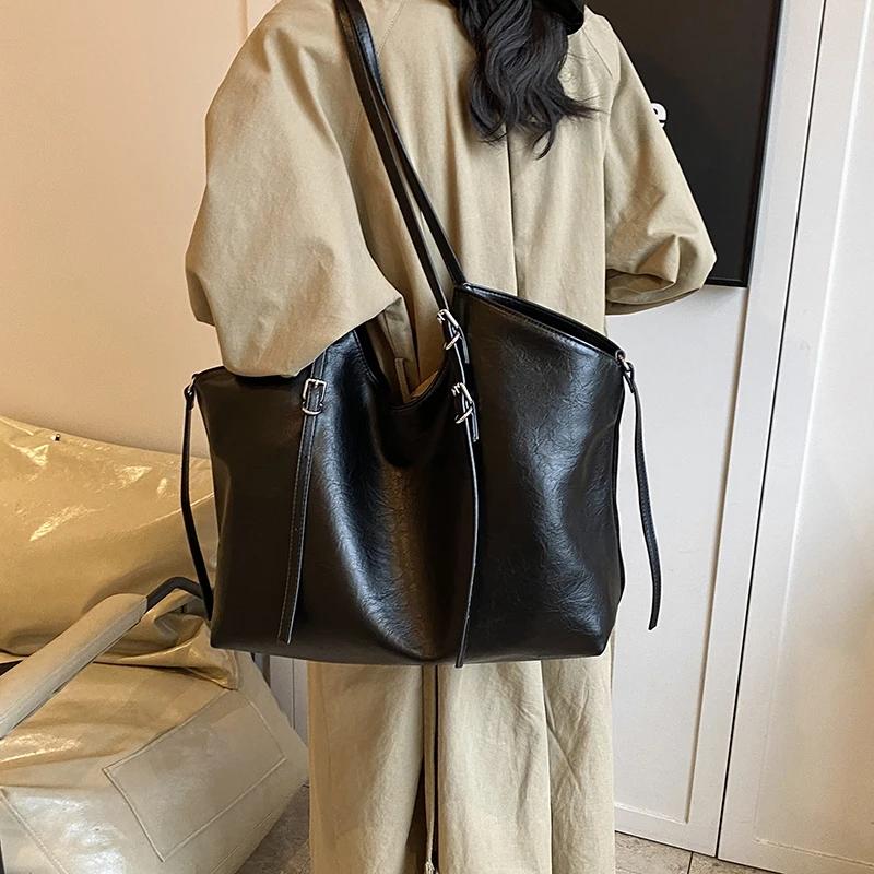 High Capacity PU Casual Bags for Ladies  Shoulder Hasp Bags  Zipper Interior Pocket  Versatile  High Quality