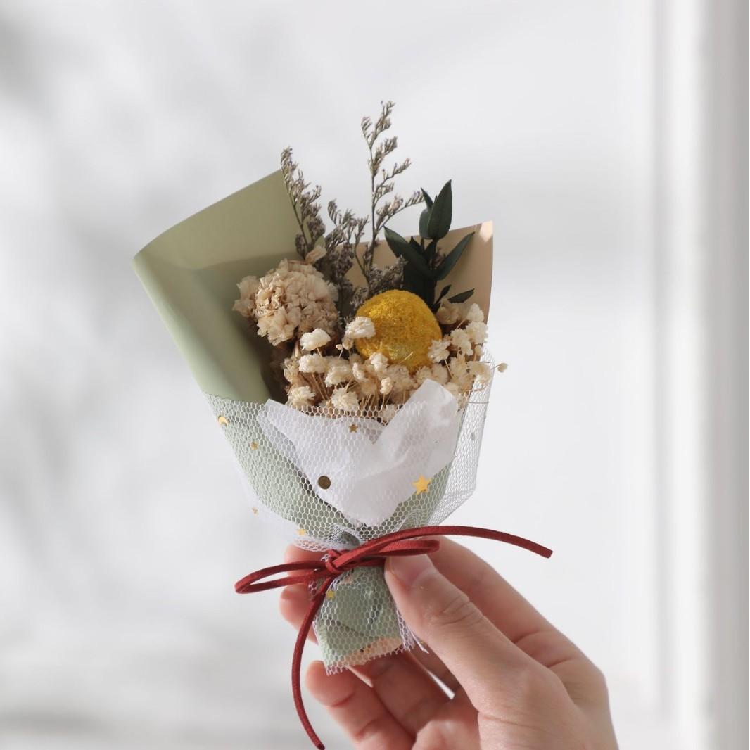 

Artificial Red Rose and Baby s Breath Bouquet, Faux Flowers for Gift Favors, Birthday Card, Valentine s Thanksgiving Day