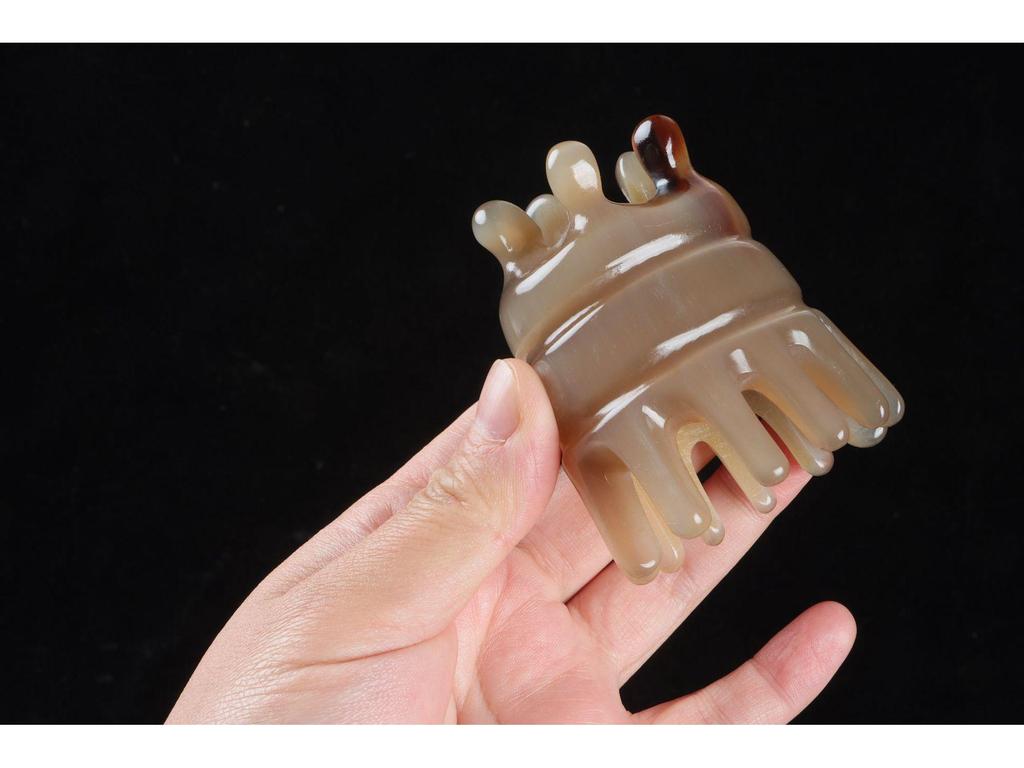 Ox Horn Shampoo and Massage Comb: Wide, Dense Teeth for Meridian Therapy.