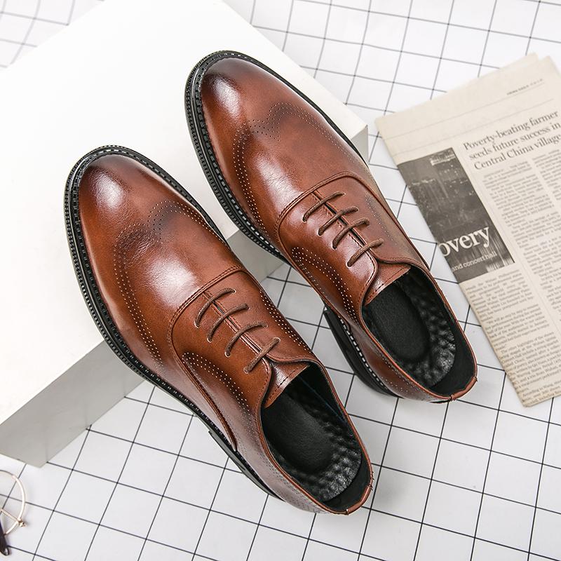 2025 Classic Brand Retro Brogue Shoes Versatile Casual Men's Business Dress Shoes Lace Up Men's Driving Shoes Thick Sole