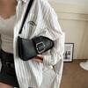Temperament simple and fashionable shoulder bag women's spring new versatile underarm bag Korean version of women's bag
