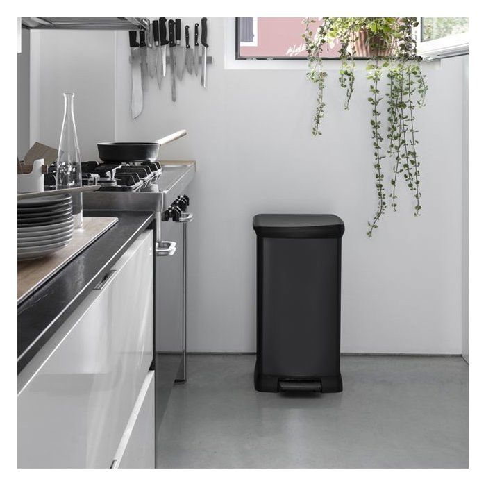 CURVER - Poubelle a pédale 50L - Couleur Noir - Design Moderne