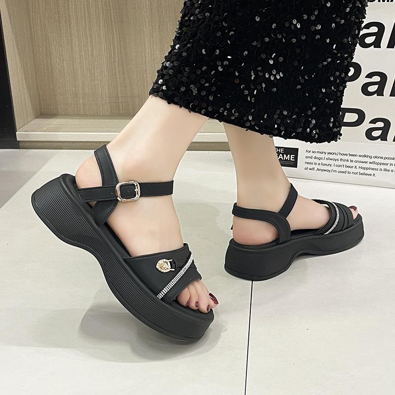 Roman sandals women's 2025 summer new small height increase 5cm muffin thick-soled toe cover toe beach shoes
