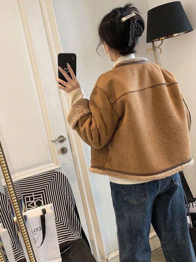 Damski zimowy krótki płaszcz w koreańskim stylu 2025, luźny, z futrem, podszewką z pluszu i grubą wełną jagnięcą.