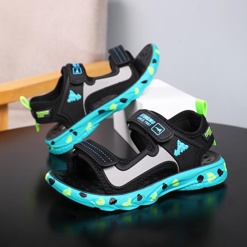 Kindersandalen Jungen rutschfeste weichsohlige Sandalen mittlere und ältere Jungen Jungen lässige trendige Strandschuhe schwarz gold