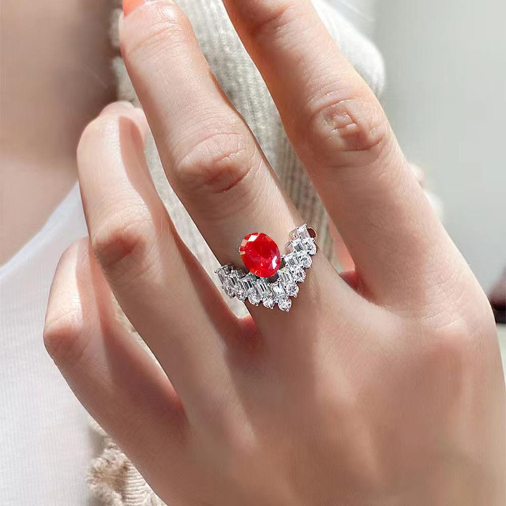 Luxury Open Ring with V Shape Crown Blue Zircon Ice Cut Design Elegant Pigeon Egg Glacier Blue Ring for Women