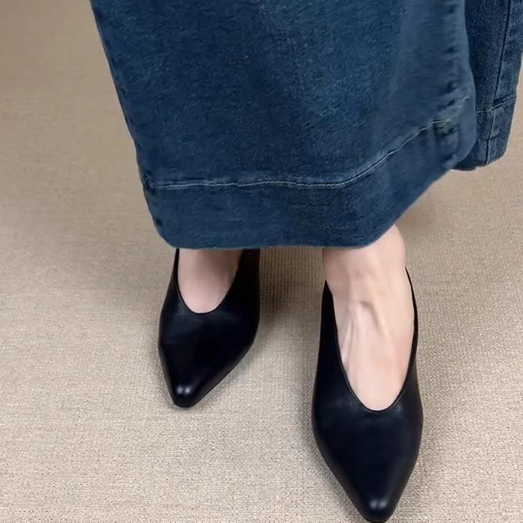 New Shallow Retro Commuting Temperament High Heels Women's One-pedal Simple Shallow Grandma Shoes Black Single Shoes