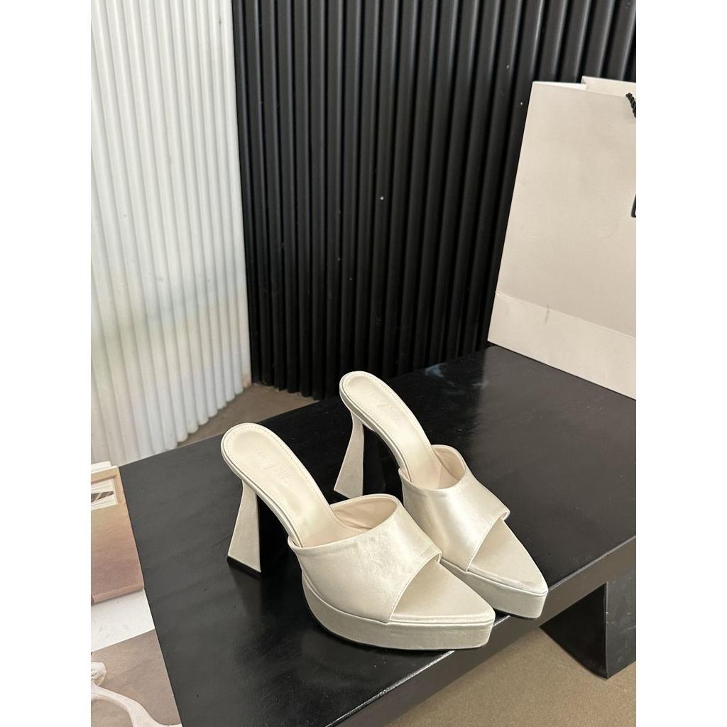 Small height-increasing sandals 2025 women's summer Europe and the United States thick heels hate the sky high thick-soled waterproof table super hi