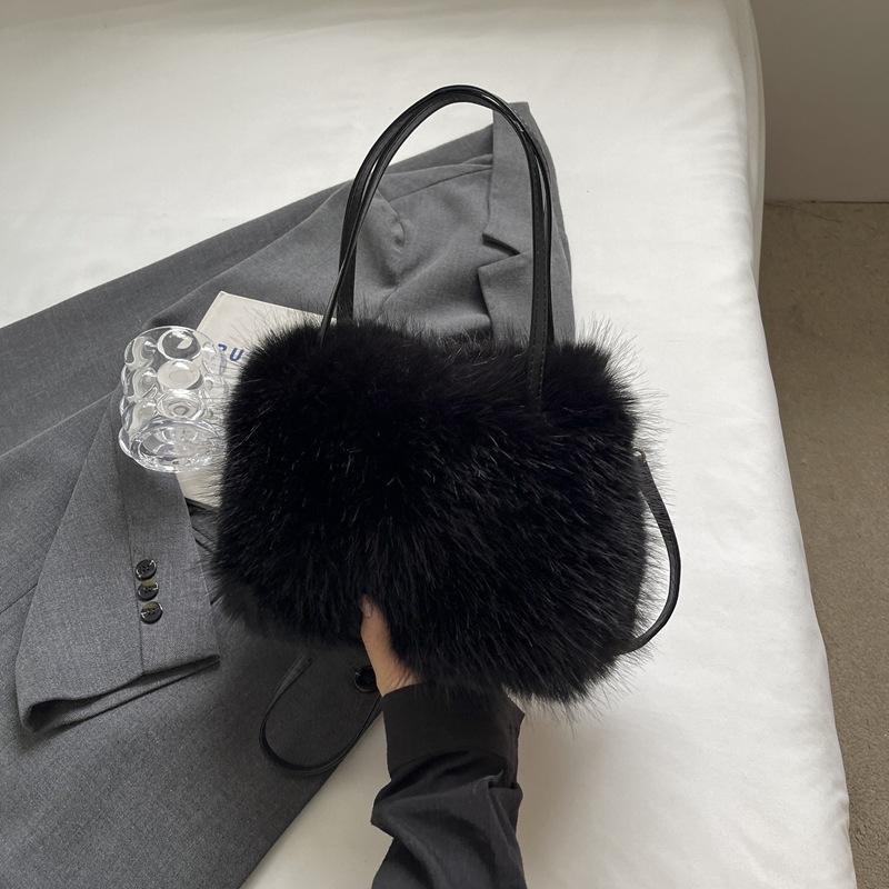 

New autumn and winter fashion shoulder bag oblique span bag imitation fox hair women s bag portable solid color plush square bag чёрный