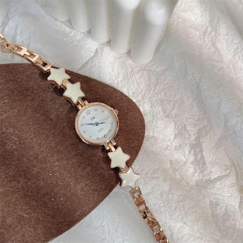 Fashion Versatile Women's Small and Cute Star Steel Band Quartz Watch Women High Quality Silver Wristwatch Vintage Female Clock