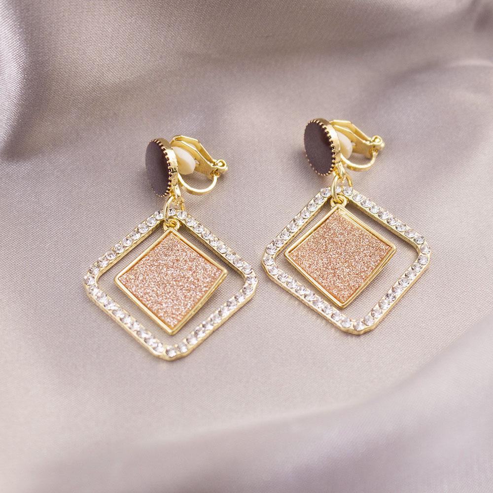 Elegant Clip-On Triangle Earrings for Non-Pierced Ears - Versatile, Light Luxury for Everyday Wear.