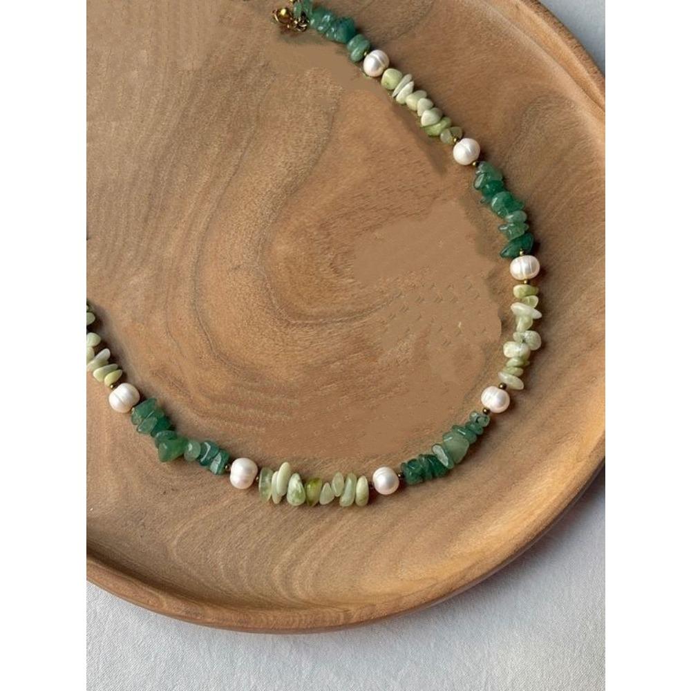 European and American Retro Natural Stone Green Gravel Necklace Freshwater Pearl Temperament Personalized Design Sense Collarbone Chain