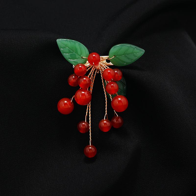 Natural Agate Grape Brooch Handmade Niche Design High-end Temperament Pin Elegant Dress Suit Accessories Women
