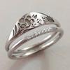 Anello da donna traforato floreale placcato oro 18K Three Heroes - Accessorio di gioielleria elegante e versatile