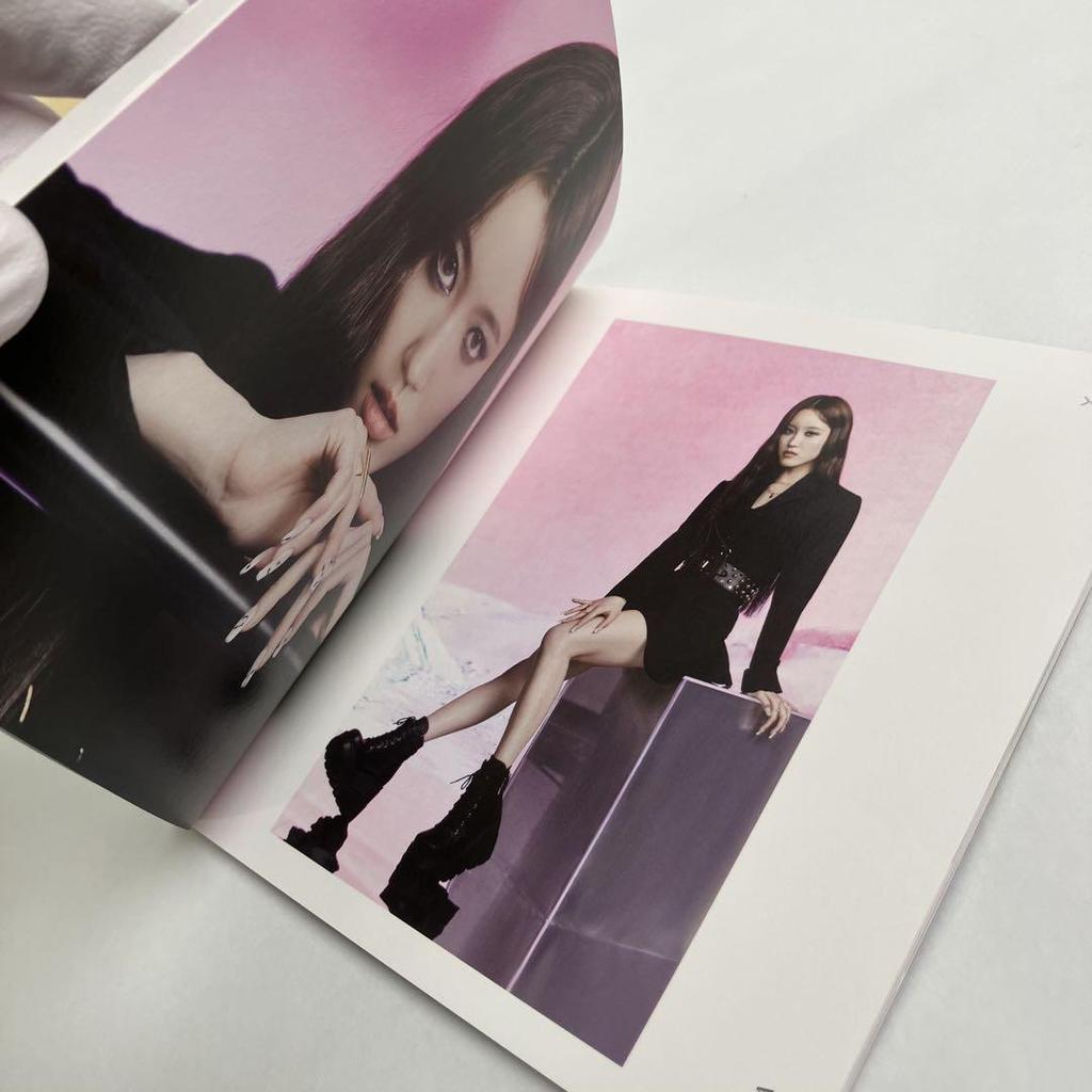 [USED] Limited XG MASCARA CD Album Booklet with 2 Stickers