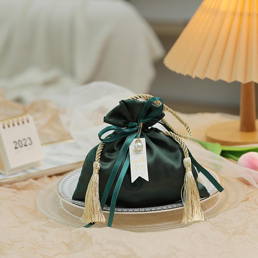 Sac à cordon en velours avec pompon Boîte à bonbons en velours Sacs cadeaux Poches de rangement pour bonbons Organisateur de bijoux pour mariage Anniversaire