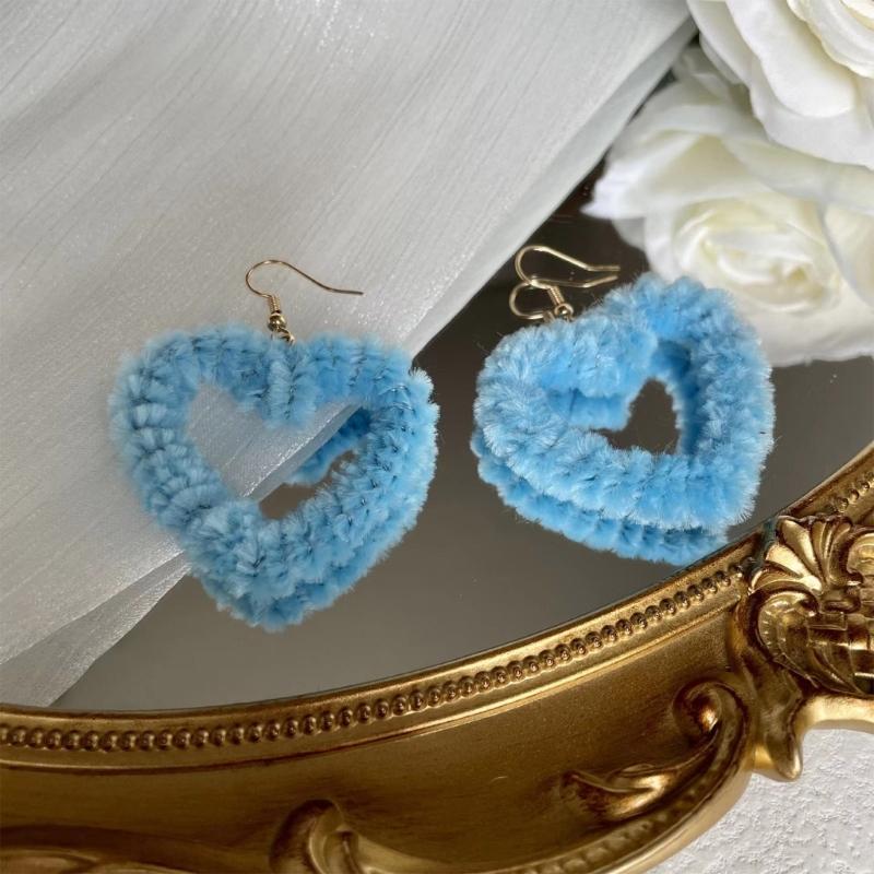 Hollow Heart Pendant Earring Sweet Cool Plush Heart Charm Earrings Temperament Small Hoop Earrings Fashion Jewelry