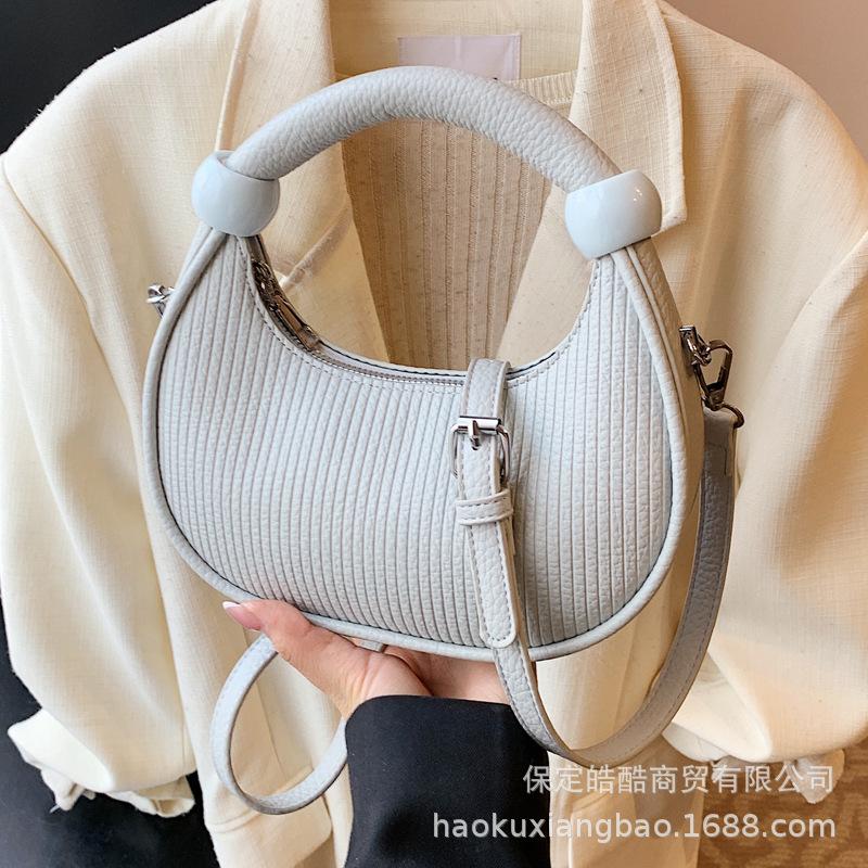 Premium sense small bag women 2025 new fashion versatile messenger bag exquisite super fire handbag commuter small bag