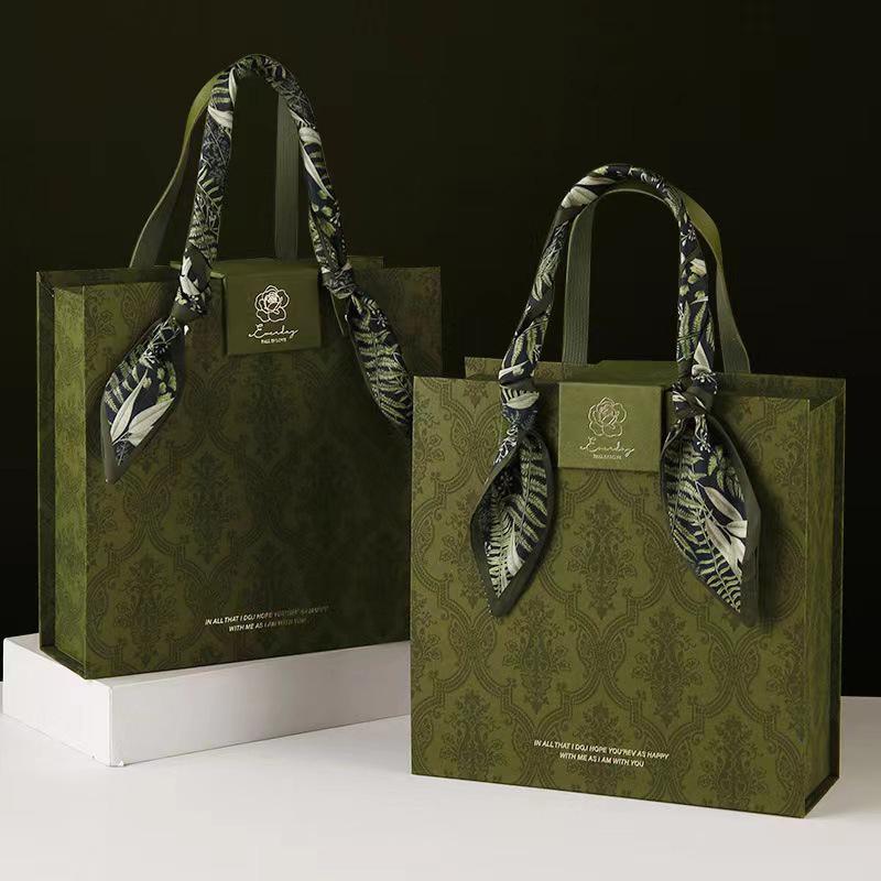 Luxury Wedding Gift Box: Red Bridal Handbag & Bridesmaid Souvenir