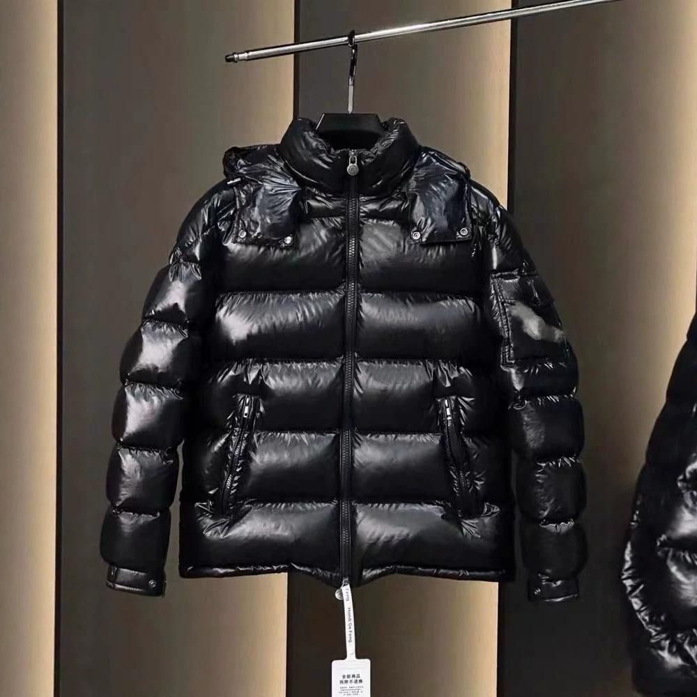The correct version of M in stock is thickened down jacket for men and women, cold-proof short style, glossy hooded, extremely cold Northeast velvet.