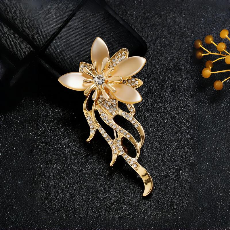 Elegant Coco Style Pearl Brooch Pin - Versatile Lapel Accessory
