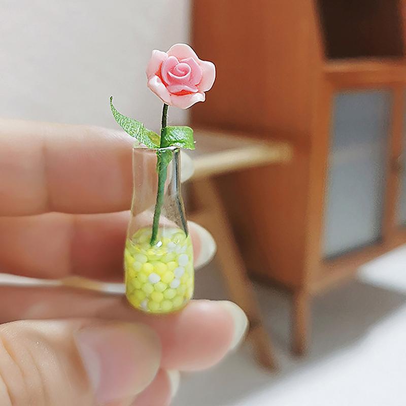 1Pcs Mini Rose Lily Flower Vase Model With Small Flower Doll House Furniture Scene Doll House Accessories Floral Decorations