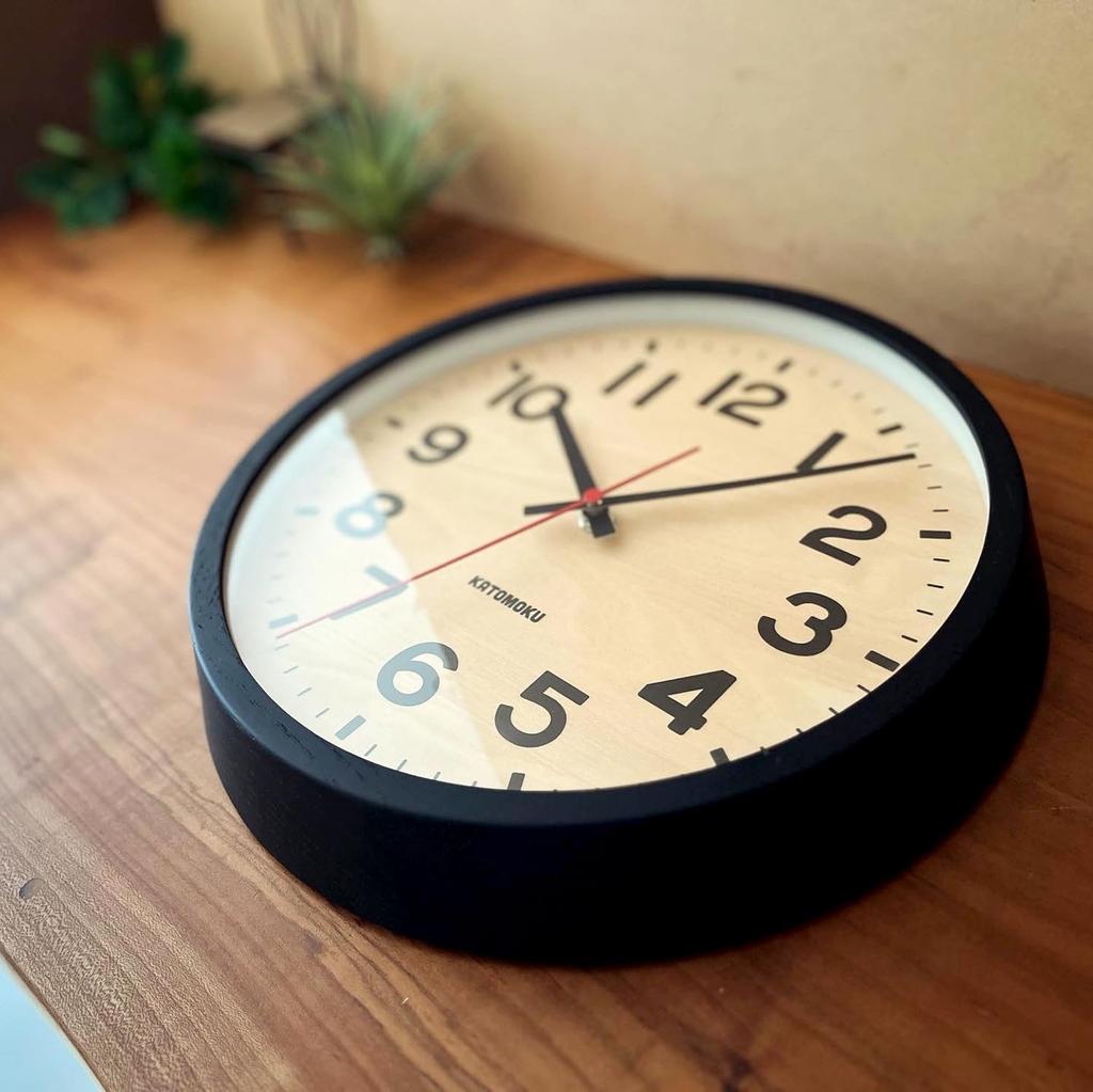 KATOMOKU Muku Clock 15 Black km-107BKRC Wall Clock with Continuous Second Hand, 30.6cm Diameter (Radio-Controlled Clock)