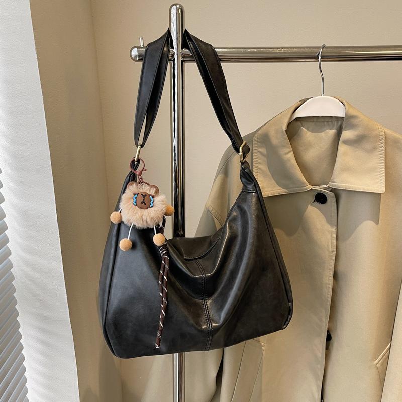 Large capacity bag women's autumn and winter new versatile shoulder messenger bag casual retro commuter dumpling bag