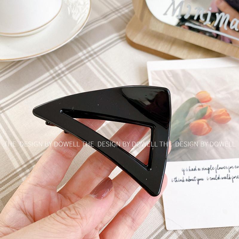 

Elegant Triangle French Acetate Hair Clip In Glossy Black For Stylish Updos And Ponytails