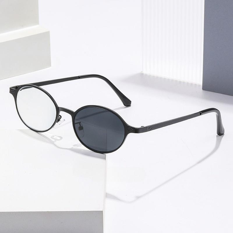 Outdoor Photochromic Myopia Glasses for Men Luxury Designer Metal Oval Frame Color Changing Near Sight Eyeglasses Outdoor Eye Protection Eyewear