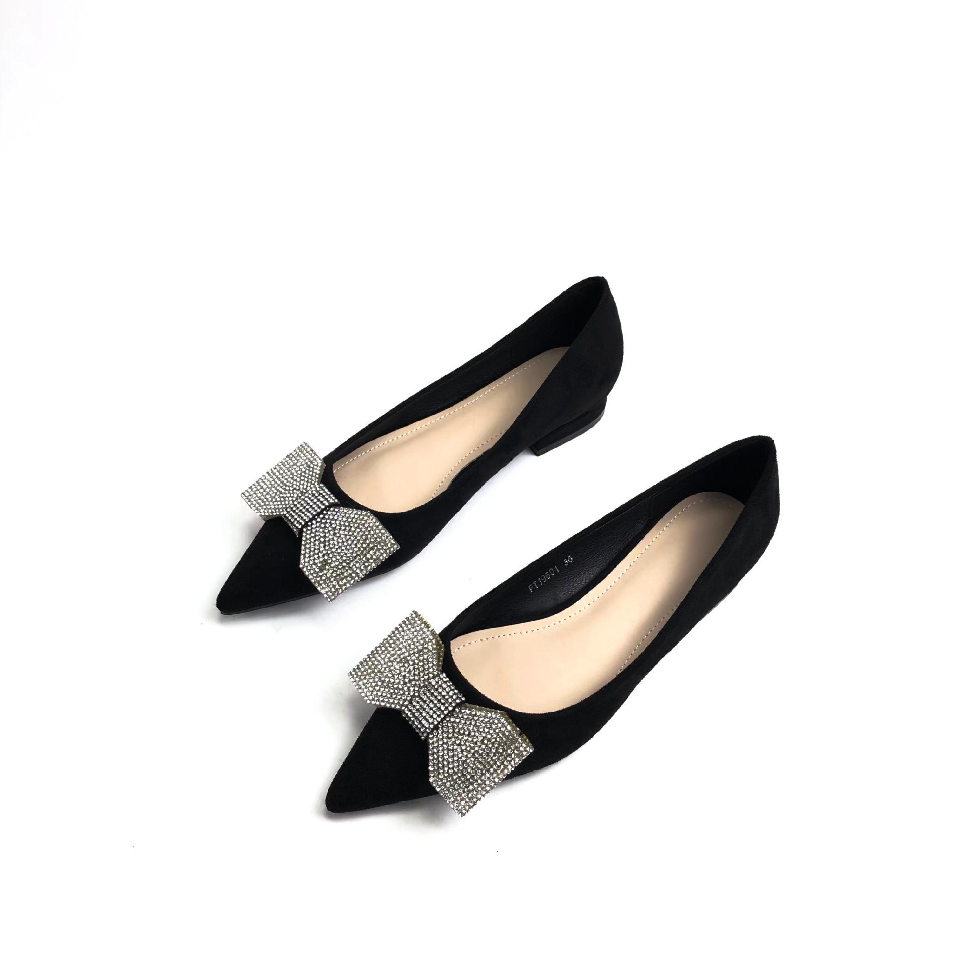 

Черный бант стразы острый носок плоская подошва одинарная обувь темперамент замша универсальная мягкая подошва 34