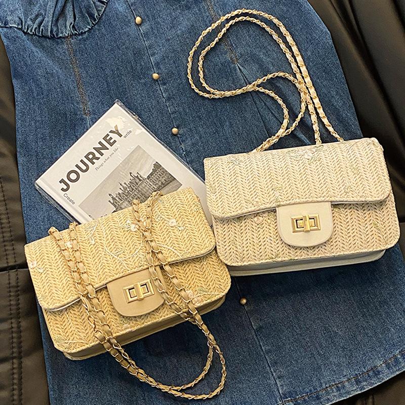Woven lace flower square bag women's 2024 summer new popular straw lock chain shoulder messenger bag
