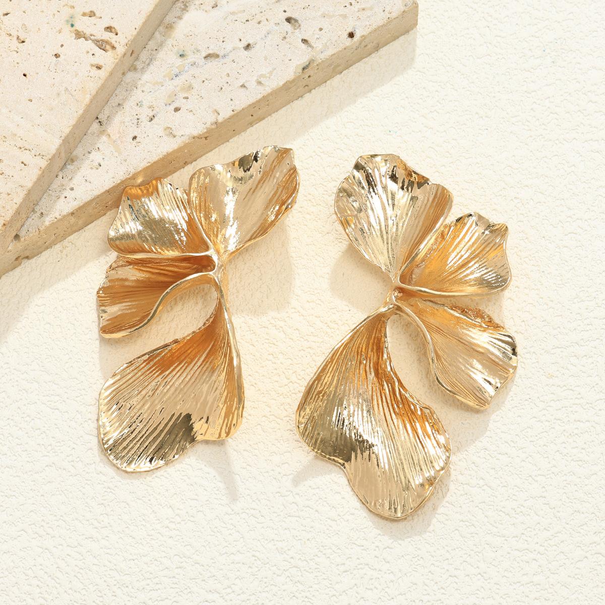 European and American exaggerated metal texture flower splicing necklace earrings set fashion ins niche temperament collarbone